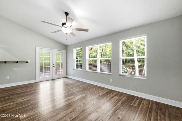122 Pond View Circle, Hampstead, NC 28443