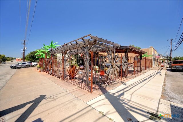 100 W Main Street, Johnson City, TX 78636