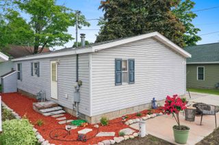 109 Cooper St, Houghton Lake Heights, MI 48630