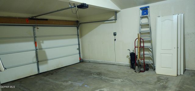 11132 CATHERINE SLUTTER Lane, Socorro, TX 79927