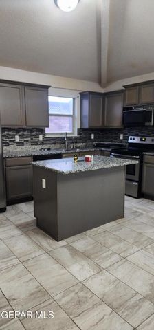 11132 CATHERINE SLUTTER Lane, Socorro, TX 79927