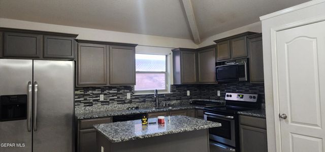11132 CATHERINE SLUTTER Lane, Socorro, TX 79927
