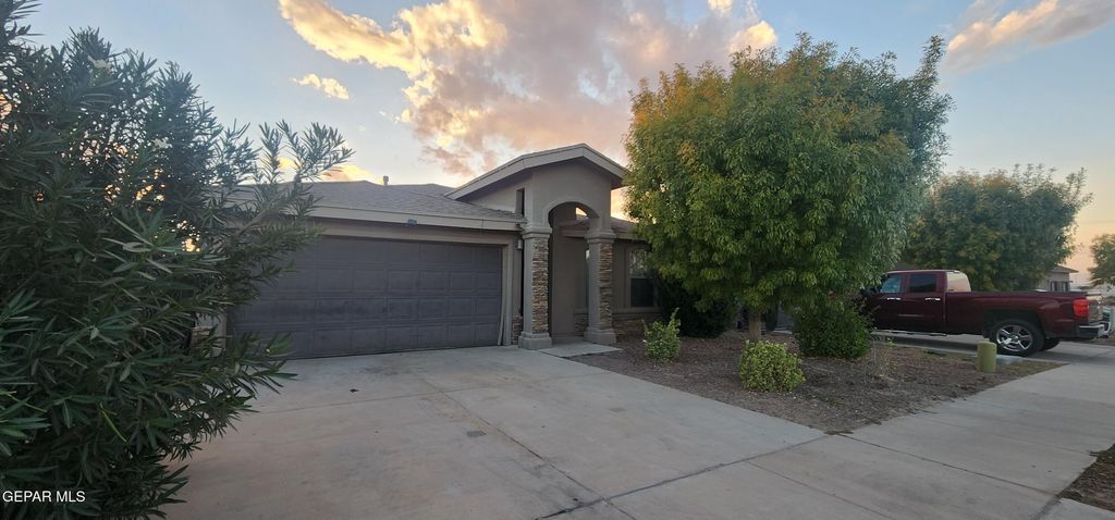 11132 CATHERINE SLUTTER Lane, Socorro, TX 79927