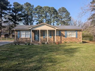 1 Park City Heights Rd, Fayetteville, TN 37334