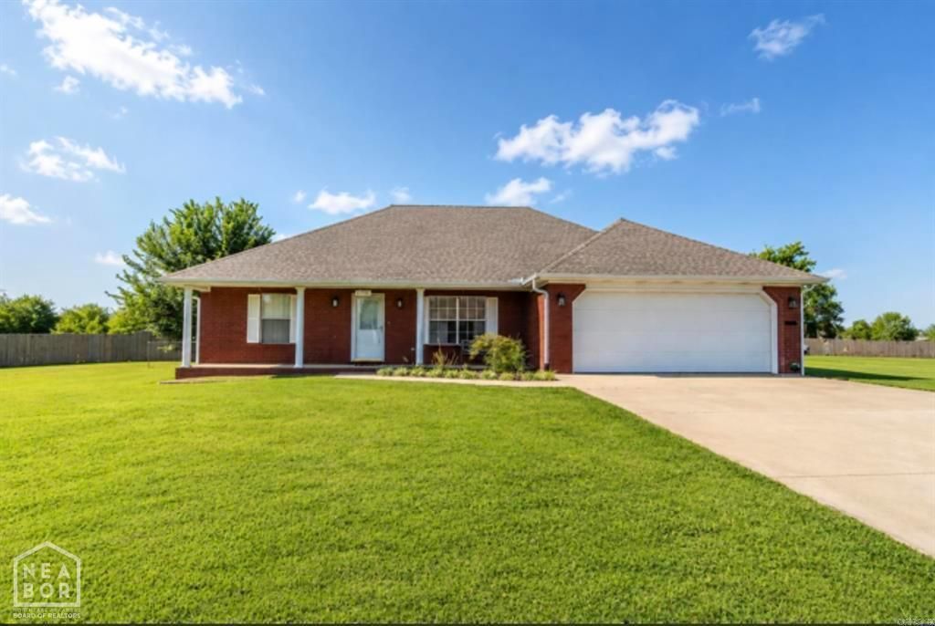 2906 Newcastle Drive, Paragould, AR 72450