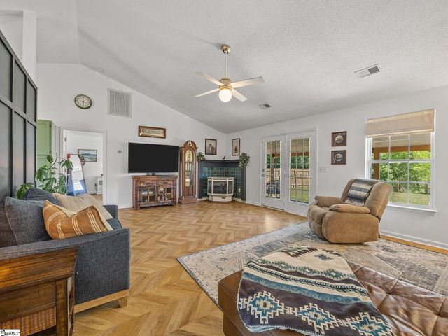 422 Lily Pond Lane, Taylors, SC 29687