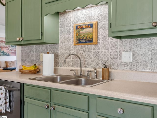 422 Lily Pond Lane, Taylors, SC 29687
