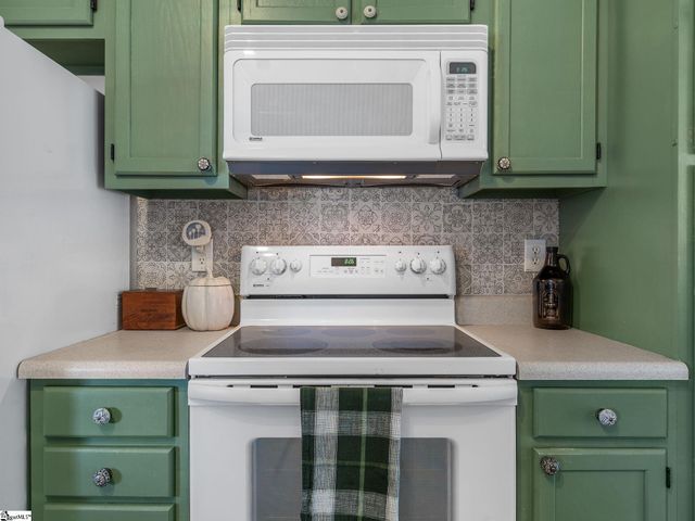 422 Lily Pond Lane, Taylors, SC 29687