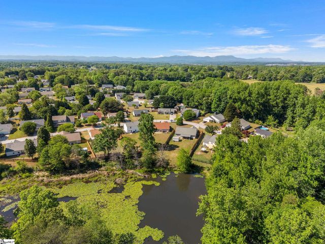 422 Lily Pond Lane, Taylors, SC 29687