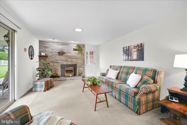 29 MAYFIELD DR, Leola, PA 17540