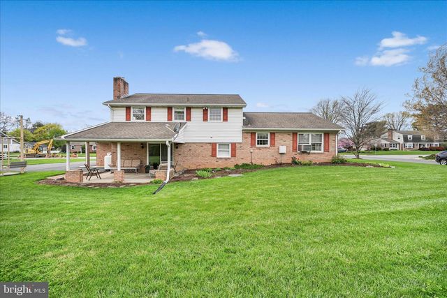 29 MAYFIELD DR, Leola, PA 17540