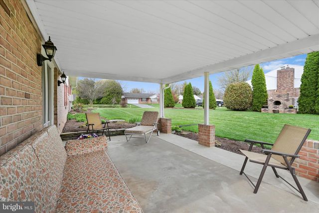 29 MAYFIELD DR, Leola, PA 17540