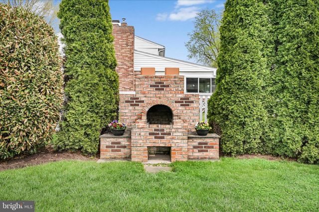 29 MAYFIELD DR, Leola, PA 17540