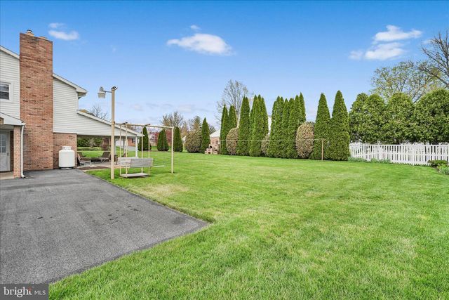 29 MAYFIELD DR, Leola, PA 17540