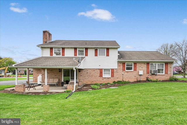 29 MAYFIELD DR, Leola, PA 17540