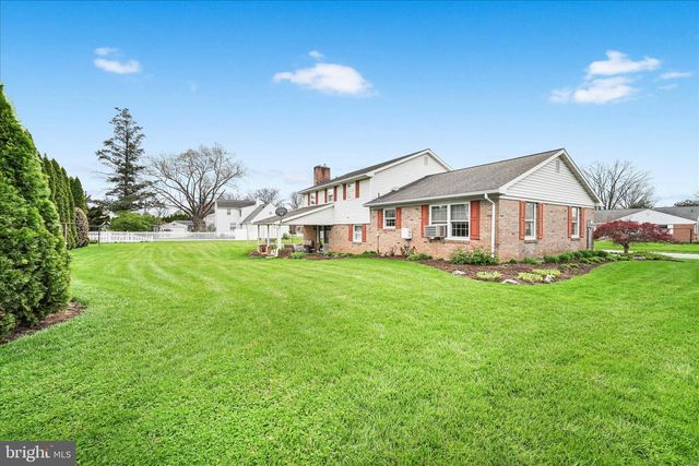 29 MAYFIELD DR, Leola, PA 17540