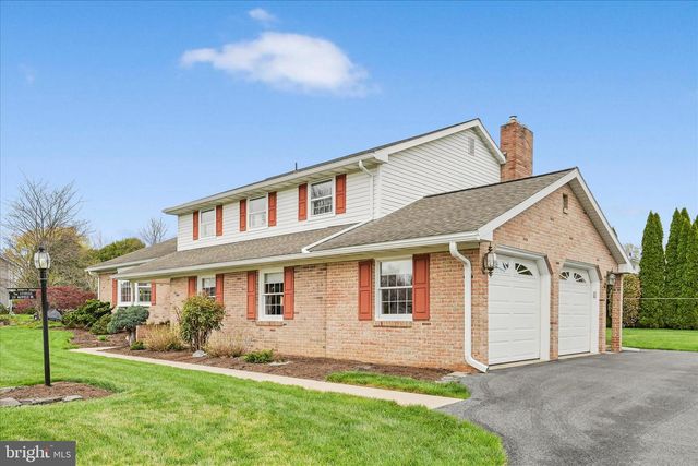 29 MAYFIELD DR, Leola, PA 17540