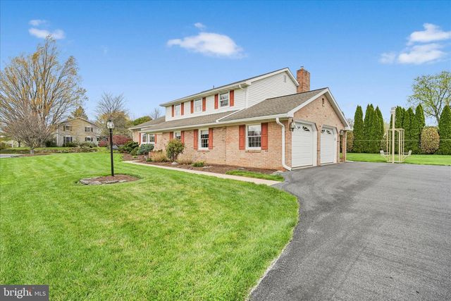 29 MAYFIELD DR, Leola, PA 17540