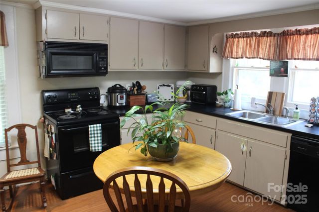 436 E Oakwood Avenue, Albemarle, NC 28001