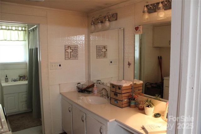 436 E Oakwood Avenue, Albemarle, NC 28001