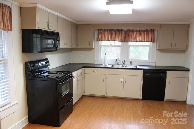 436 E Oakwood Avenue, Albemarle, NC 28001