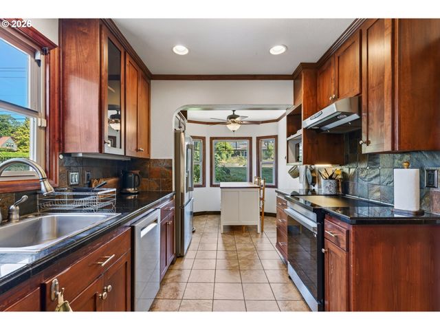 3326 Se LAKE Rd, Milwaukie, OR 97222