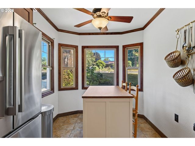 3326 Se LAKE Rd, Milwaukie, OR 97222