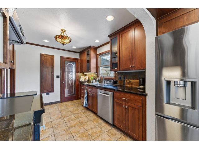 3326 Se LAKE Rd, Milwaukie, OR 97222