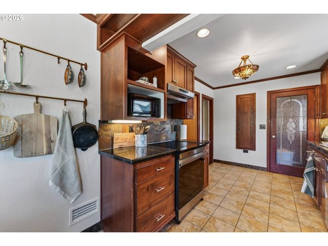 3326 Se LAKE Rd, Milwaukie, OR 97222