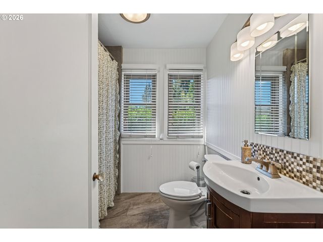 3326 Se LAKE Rd, Milwaukie, OR 97222