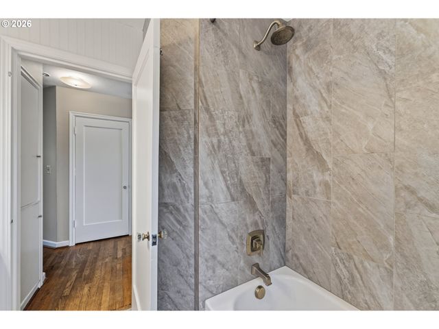 3326 Se LAKE Rd, Milwaukie, OR 97222