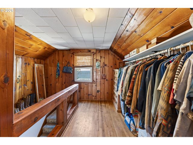 3326 Se LAKE Rd, Milwaukie, OR 97222