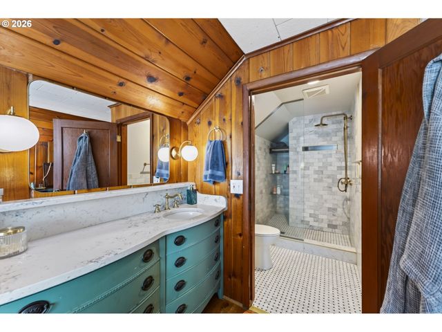 3326 Se LAKE Rd, Milwaukie, OR 97222