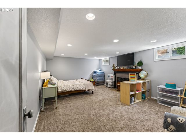 3326 Se LAKE Rd, Milwaukie, OR 97222