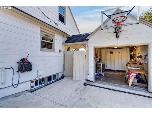 3326 Se LAKE Rd, Milwaukie, OR 97222