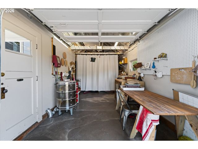 3326 Se LAKE Rd, Milwaukie, OR 97222