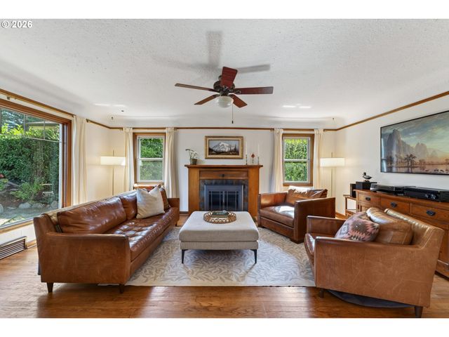 3326 Se LAKE Rd, Milwaukie, OR 97222