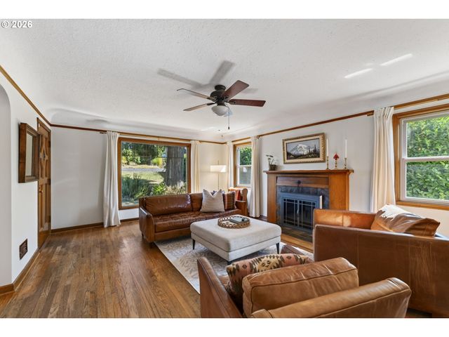 3326 Se LAKE Rd, Milwaukie, OR 97222