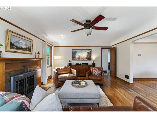 3326 Se LAKE Rd, Milwaukie, OR 97222