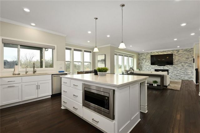 3020 SW Arboridge Drive, Lee's Summit, MO 64082