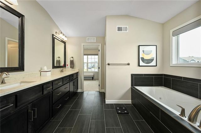 3020 SW Arboridge Drive, Lee's Summit, MO 64082