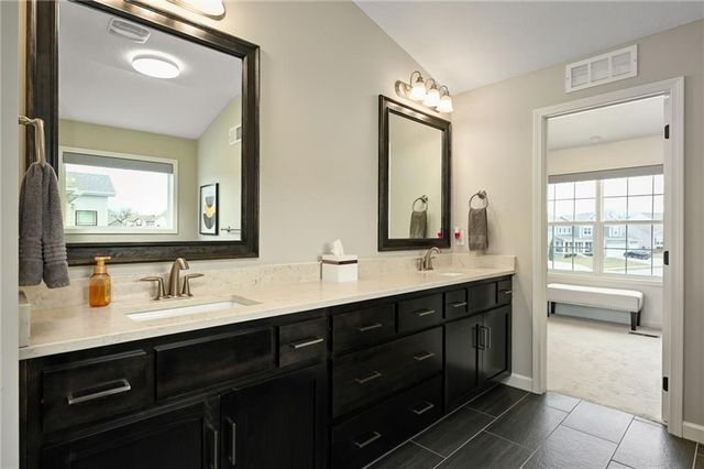 3020 SW Arboridge Drive, Lee's Summit, MO 64082