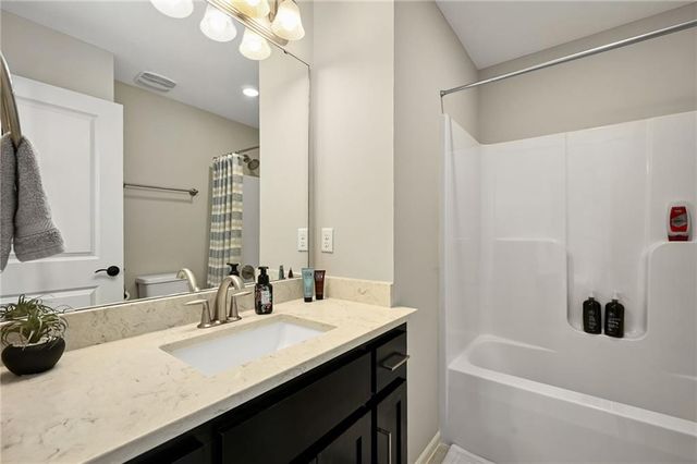 3020 SW Arboridge Drive, Lee's Summit, MO 64082