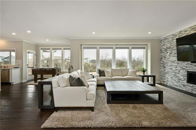 3020 SW Arboridge Drive, Lee's Summit, MO 64082
