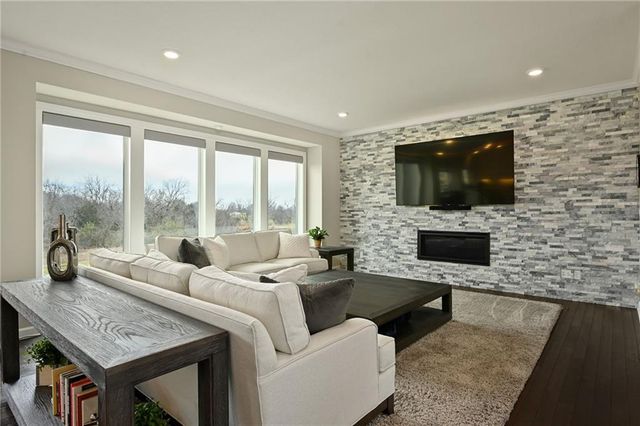 3020 SW Arboridge Drive, Lee's Summit, MO 64082