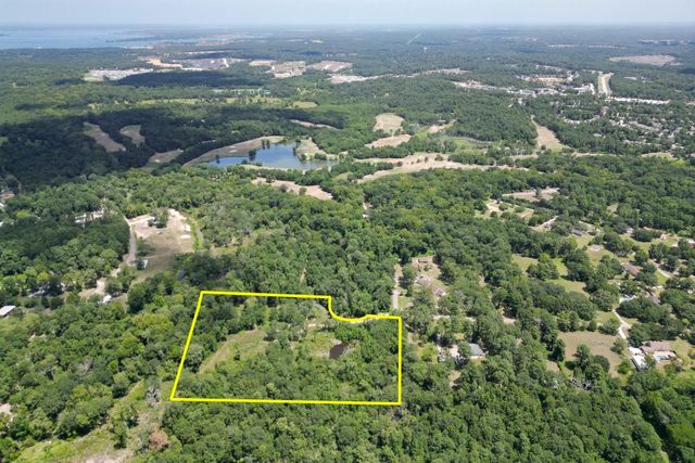215 Garden West Road, Conroe, TX 77304