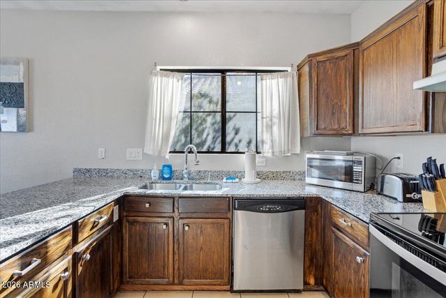 8775 W LAUREL Lane, Peoria, AZ 85345