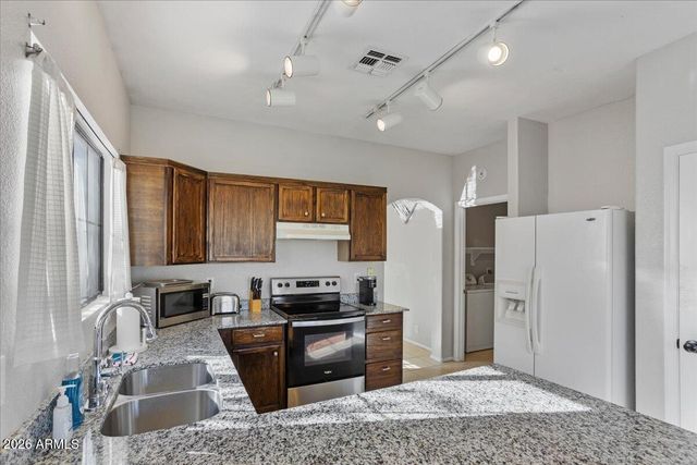 8775 W LAUREL Lane, Peoria, AZ 85345