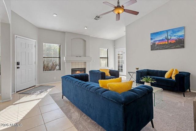 8775 W LAUREL Lane, Peoria, AZ 85345