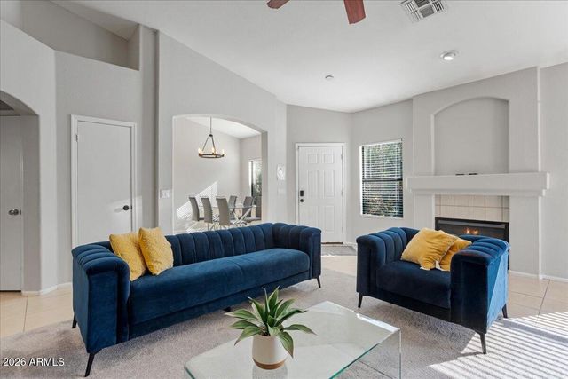 8775 W LAUREL Lane, Peoria, AZ 85345